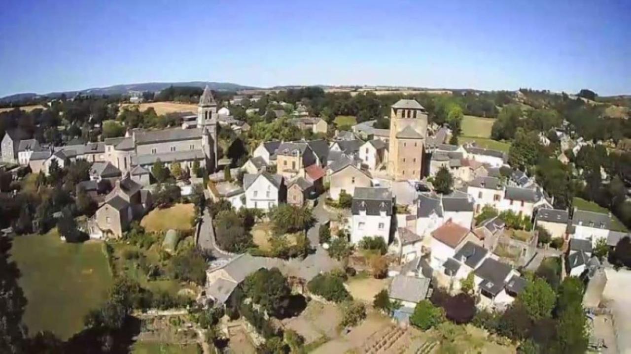 Le Gite De La Vieille Eglise De Coussergues Экстерьер фото